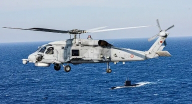 Askeri Tatbikatta Korkutan Anlar: SH-70 Helikopteri Denize Acil İniş Yaptı