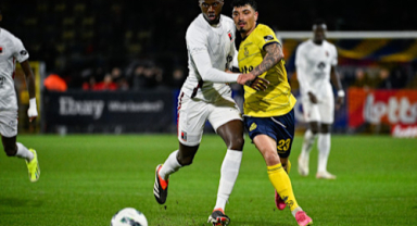 Mamadou Sarr Chelsea’de! Genç Stoperle 2033’e Kadar Sözleşme İmzalandı