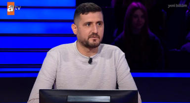 2003'te Manchester'dan Florida'ya giden bir yolcu Uçakta kalp krizi geçirince uçakta doktor varmı anonsu yapıldığında hangisi olduğu anlaşılmıştır?